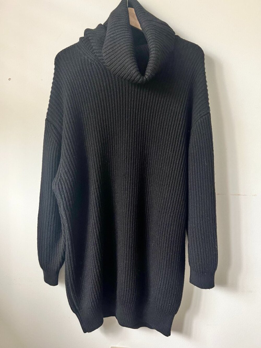 Aritzia Babaton 100% Merio Wool Black Ribbed Turtleneck Sweater Size 3 L/XL